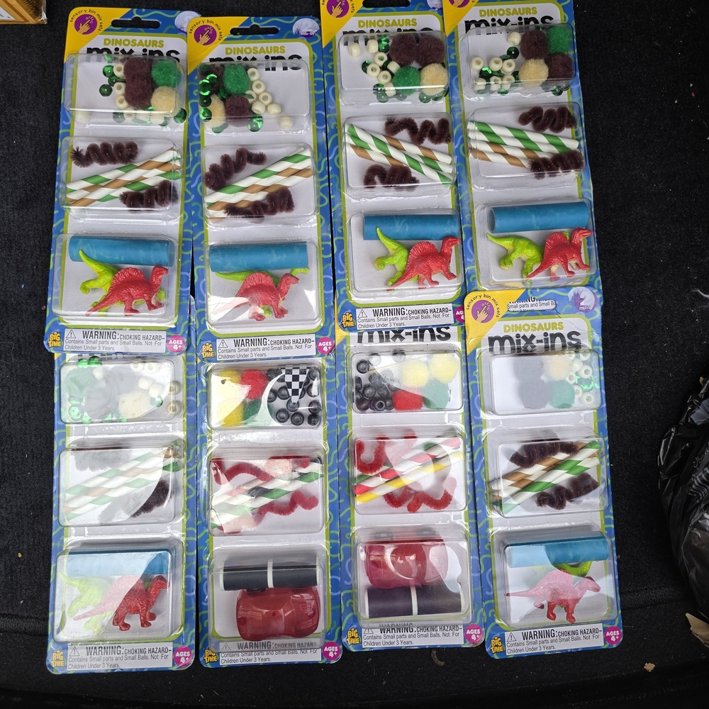 Dinosaur Mix-Ins Craft Kits